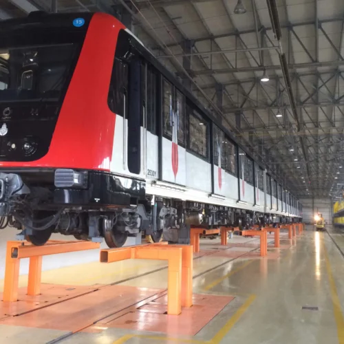BM Makina DEMYKS İstanbul Olimpiyatköy metro deposu projesi - metro vagonu bakım atölyesinde kaldırma ve bakım ekipmanları