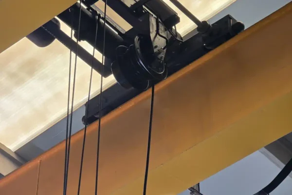 KATO kablo toplama tamburu köprülü vinç yürüyüş arabası ve kaldırma mekanizması ile birlikte montajlı - yakın detay