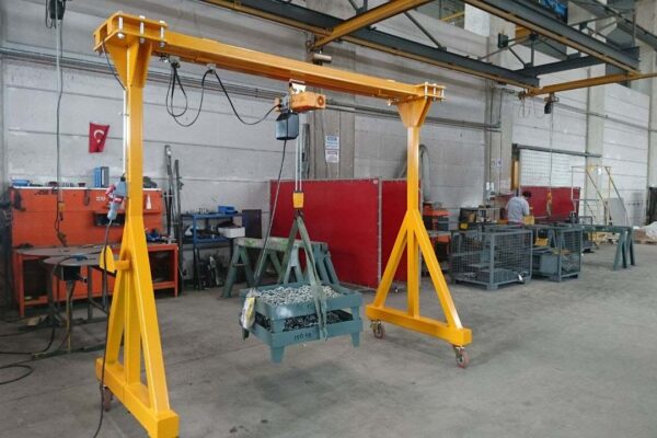 BM Makina BKB ALUBKB mobil portal vinç - taşınabilir bağımsız ayaklı çelik ve alüminyum profil hafif kreyn