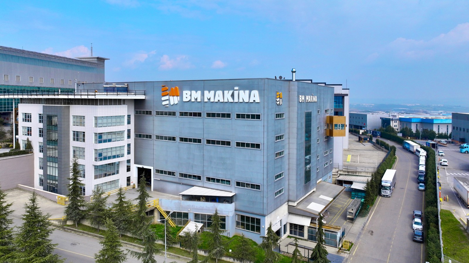BM Makina BKB Profil Sistemleri’ni Türkiye’de Üretti BM Makina Grup'un Gebze Güzeller Organize Sanayi Bölgesi'ndeki genel merkez binası ve üretim tesisi